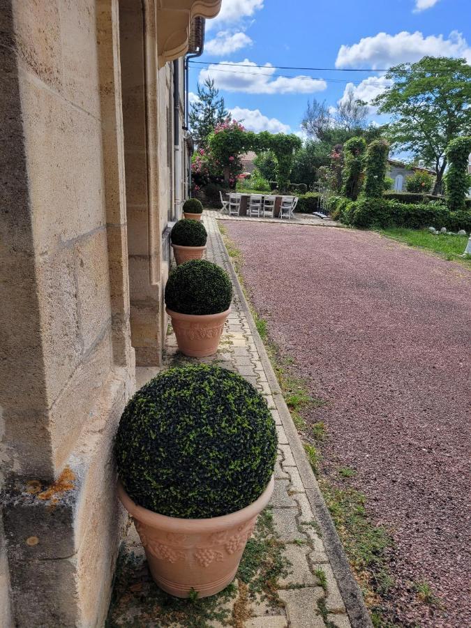 Chateau Begot Lansac  Exterior photo